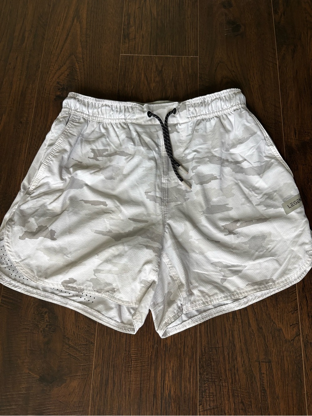 Men’s Legends shorts size S white camo